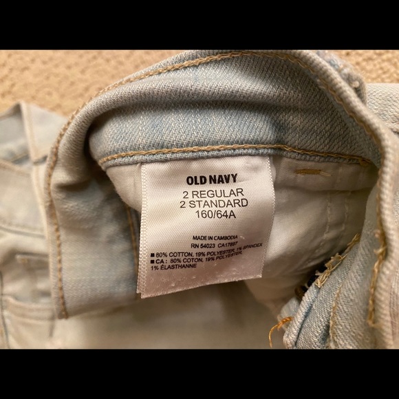 2/$10 Old Navy Boyfriend Jean Short - Picture 3 of 5